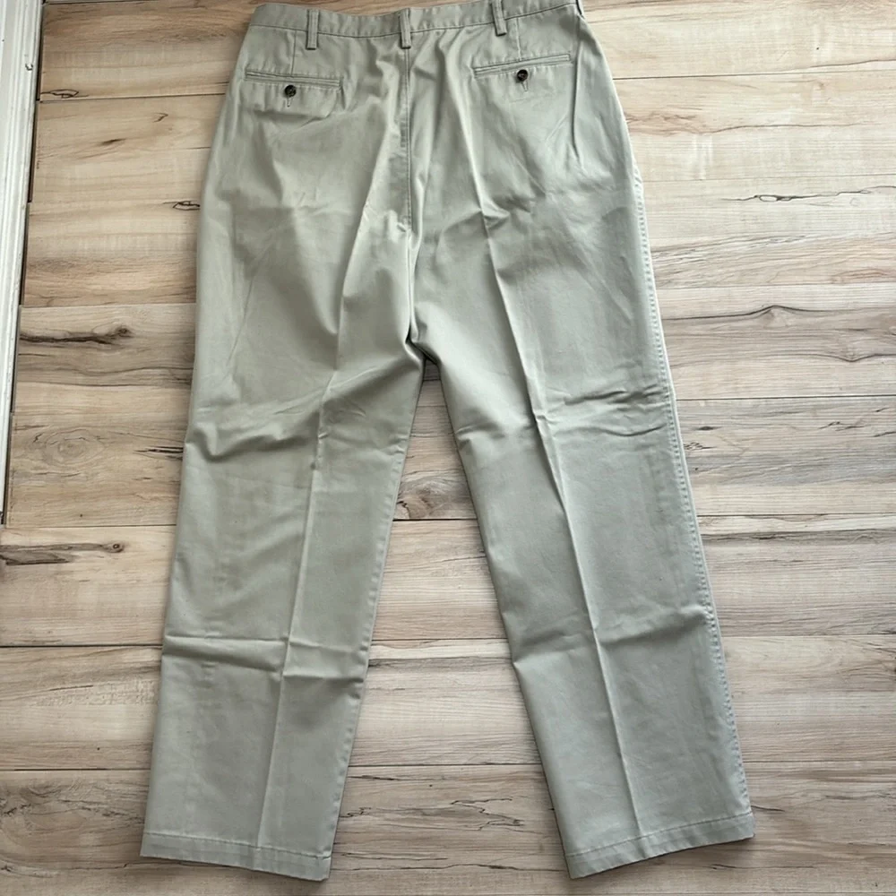 Haggar Mens Khaki Pants. Excellent Condition. 36/38 waist and 34 inch inseam.